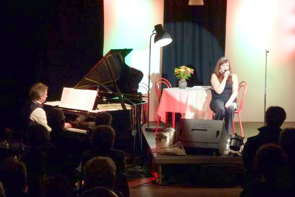 Veronika Maruhn und Robert Dißelmeyer auf der Bühne