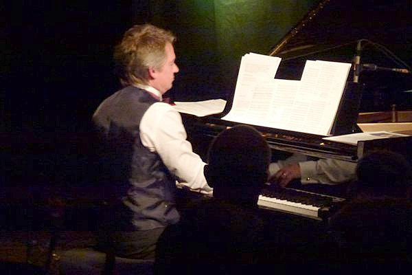 Robert Dißelmeyer am Klavier