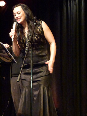 Suzanna auf der Bühne