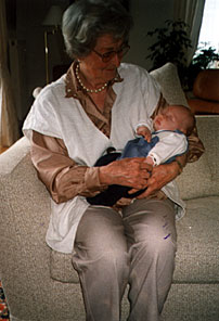 Frau Reinicke mit Enkel