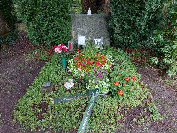 Alexandras Grab auf dem Münchener Westfriedhof