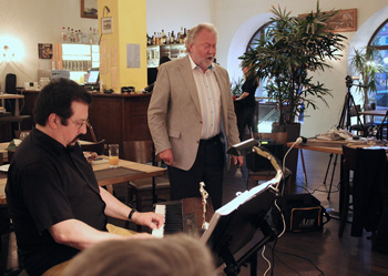 Peter Stoeckigt singt